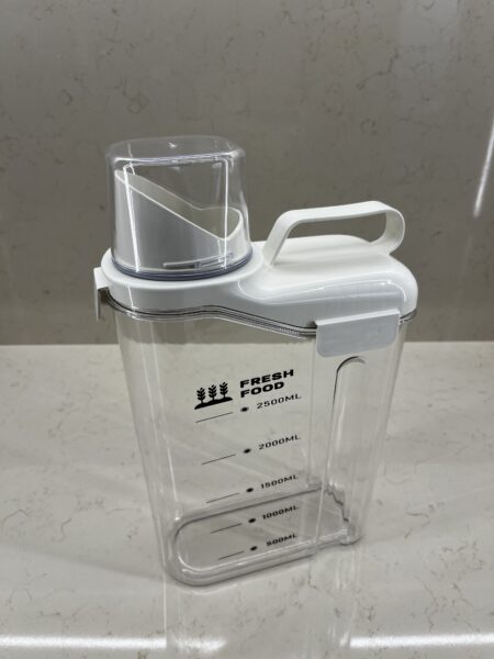 علبة أكريلك كبيرة، محكمة الغلق