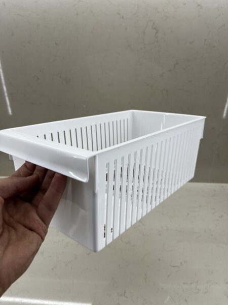 منظم بلاستيك أبيض مع مسكة يد