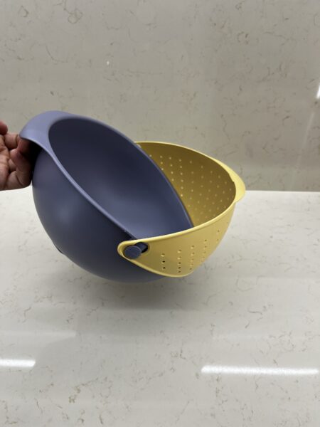 لجن مع مصفاية ومسكة يد