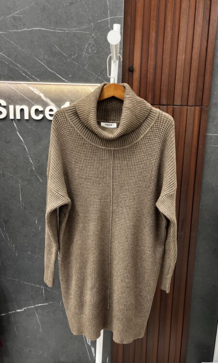 بلوز طول وسط صوف ناعم