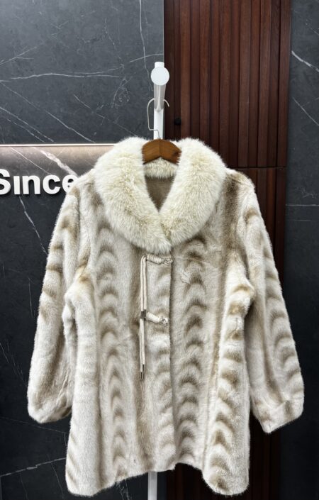جاكيت فرو طول وسط