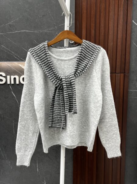 بلوزة صوف ناعم